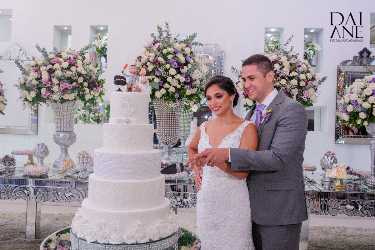 fotos de casal cortando o bolo