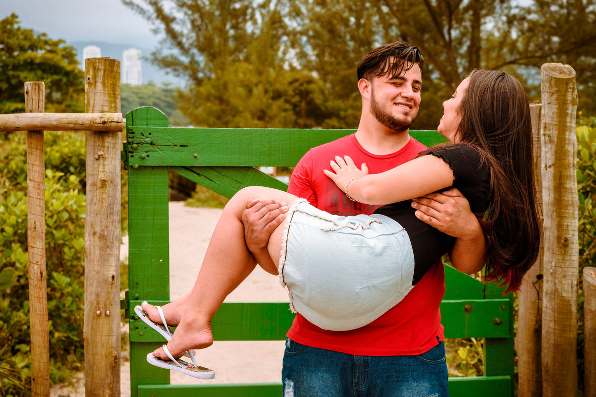 noiva no colo na praia do recreio