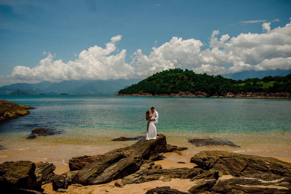 foto de drone ilha do pelado angra dos reis