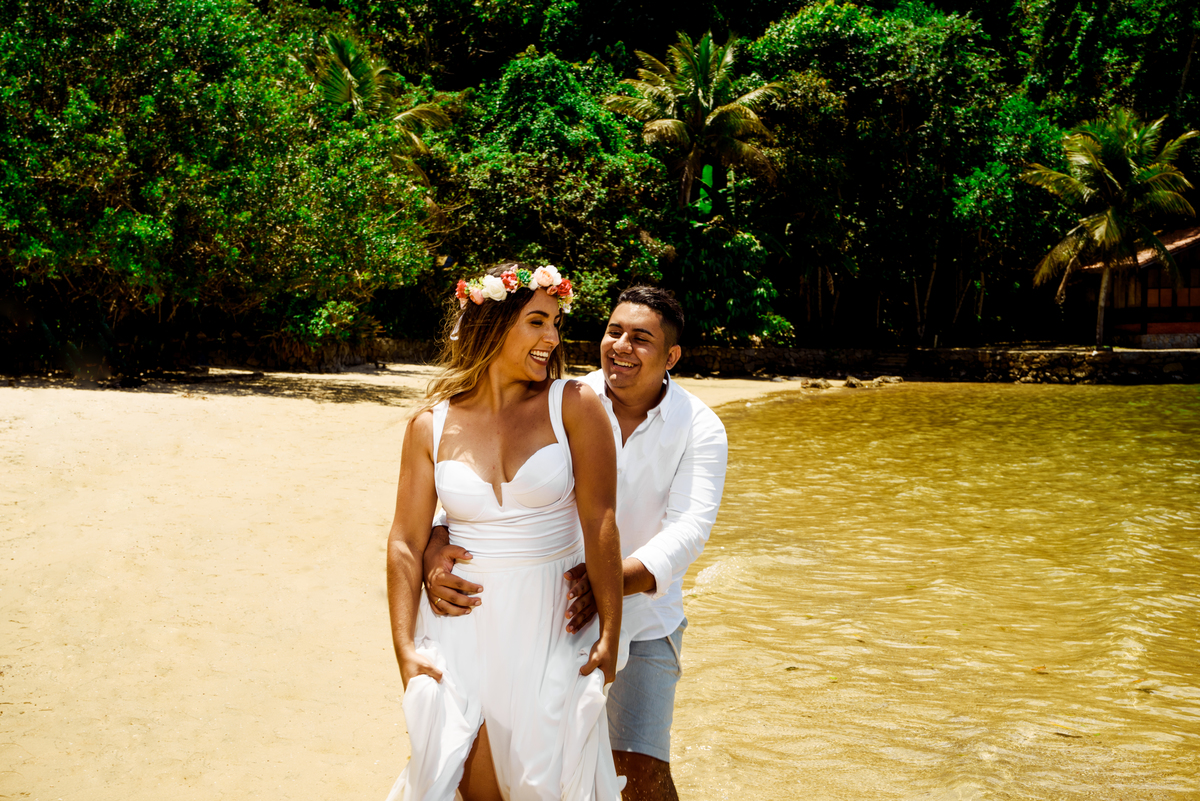 casal sorrindo ilha do cedro
