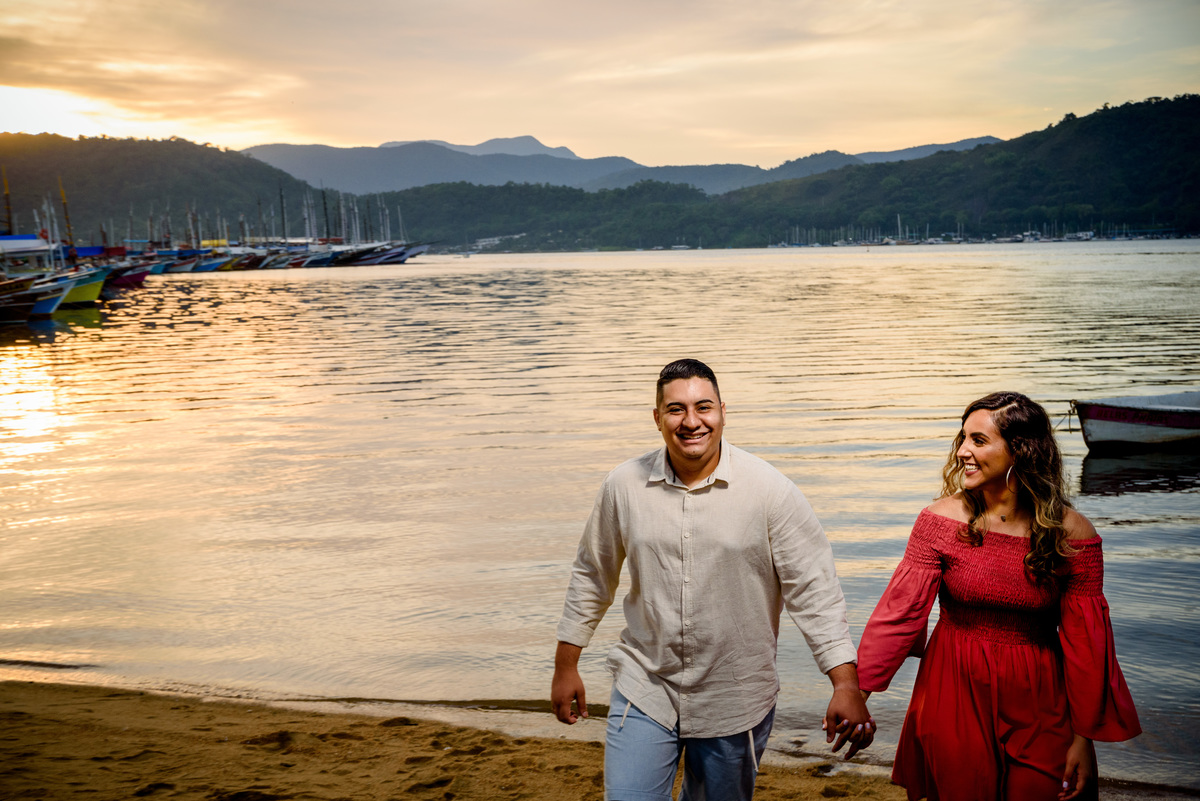 casal sorrindo ensaio