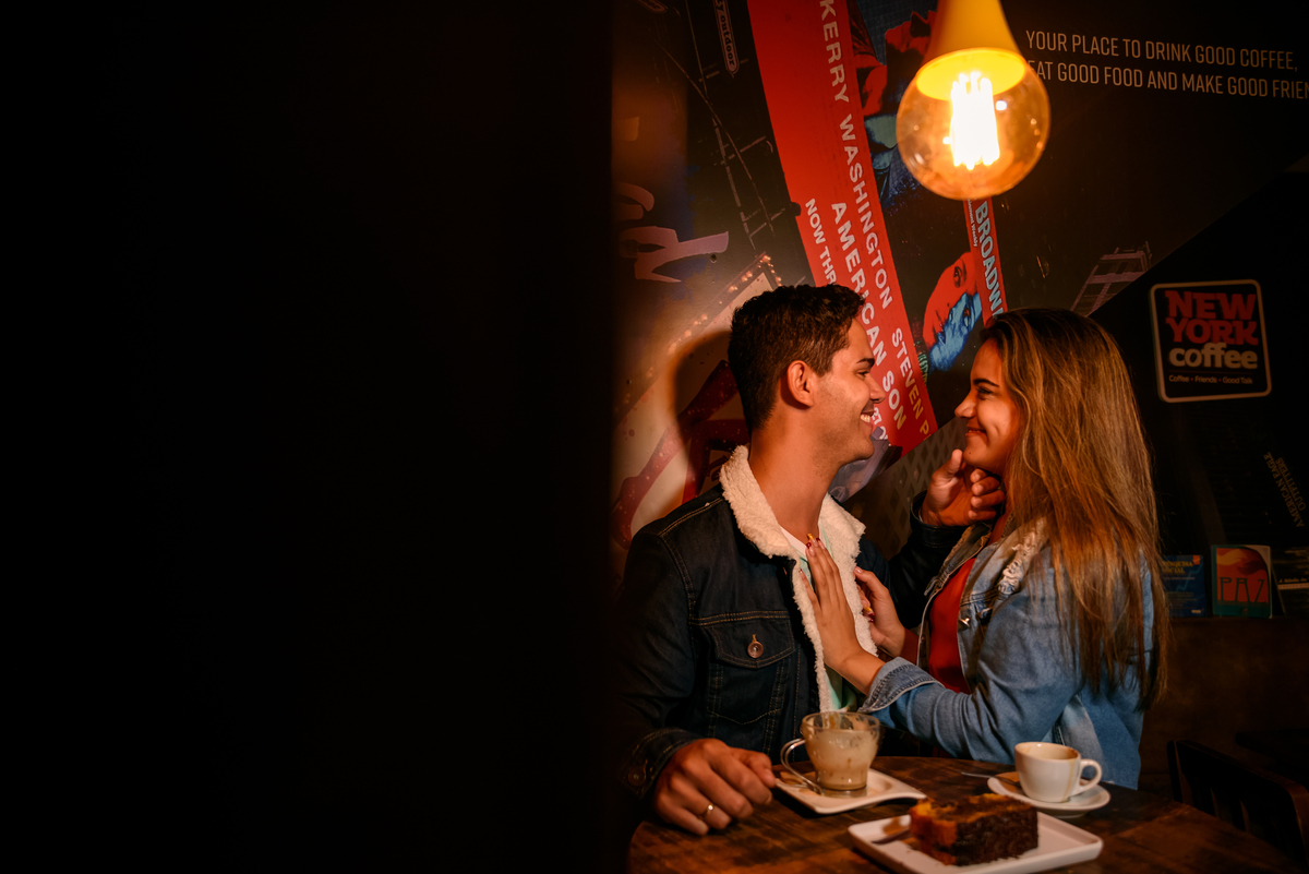 ensaio de casal na cafeteria