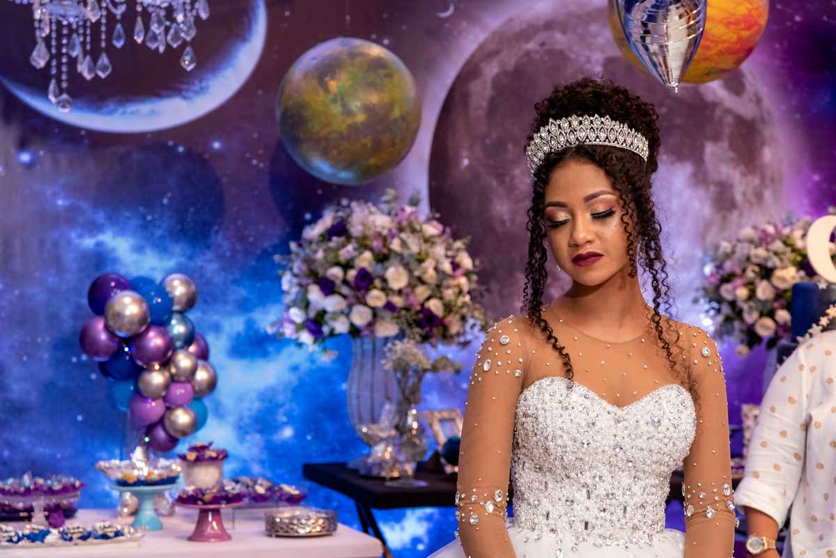 debutante emocionada