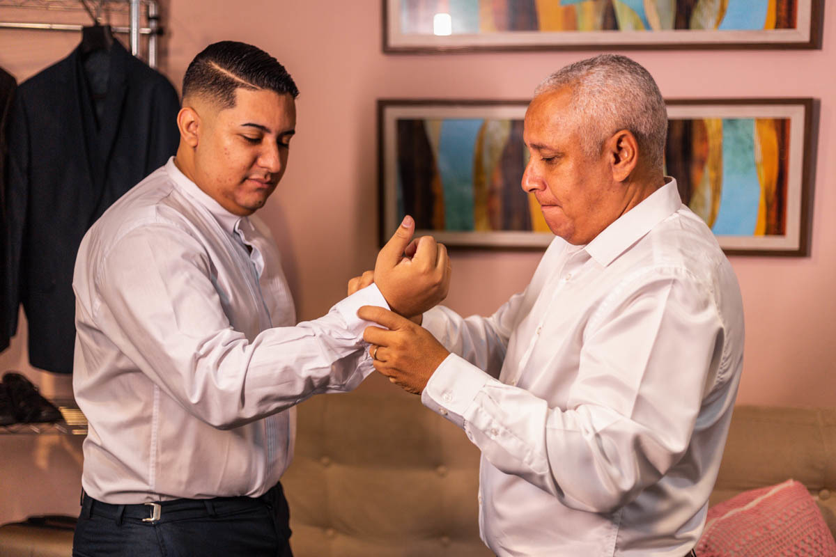 making off do noiva com o pai