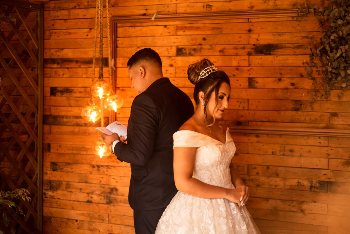 noivos lendo os votos