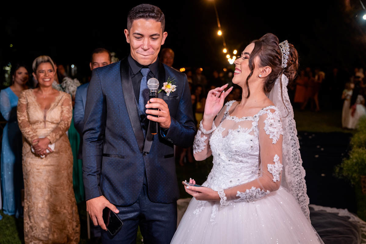 noivando gargalhando com os fotos