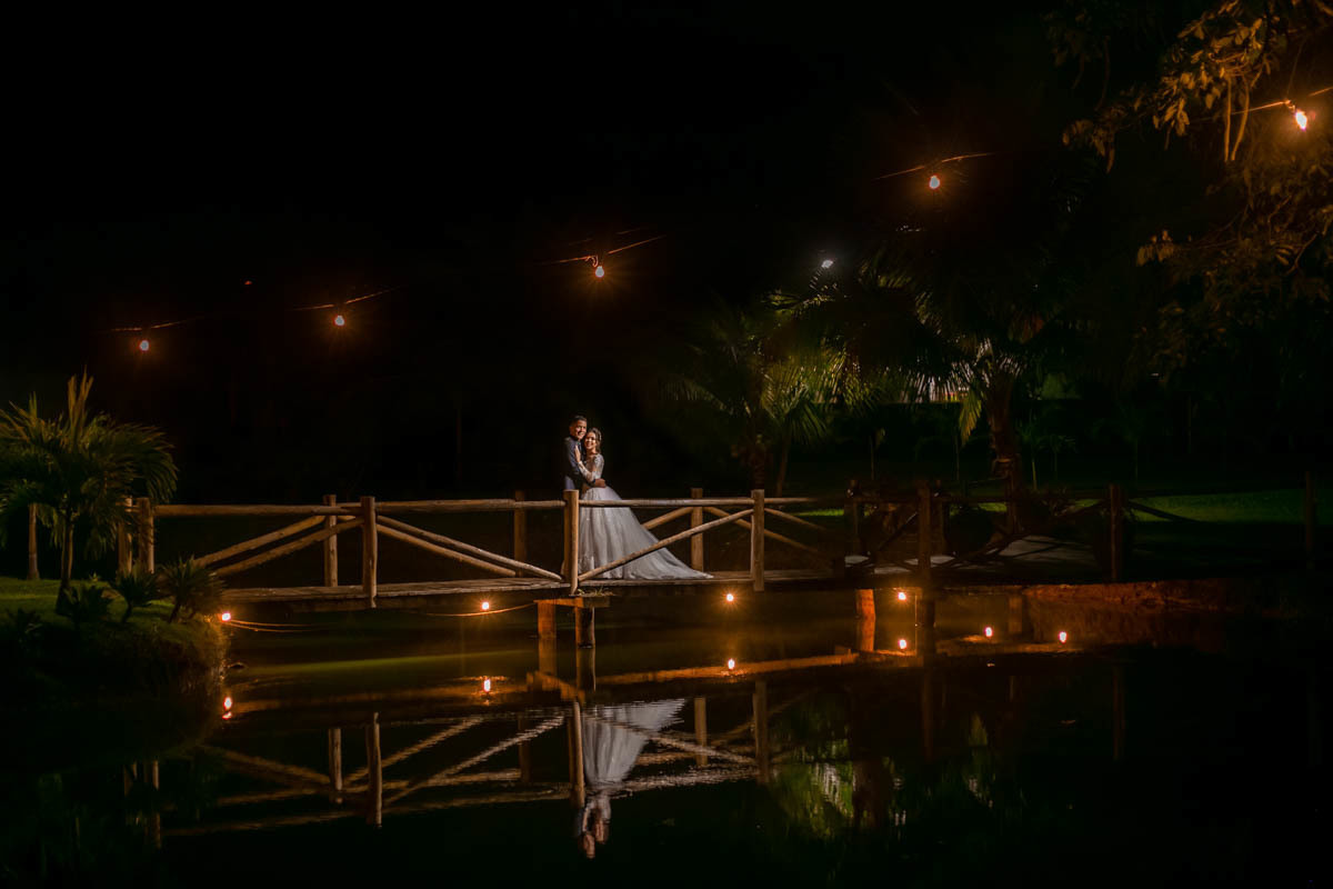 noivos na ponte do sitio da mariana