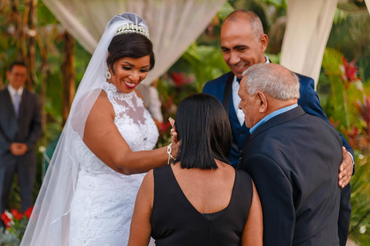 felicidade do casal na cerimônia