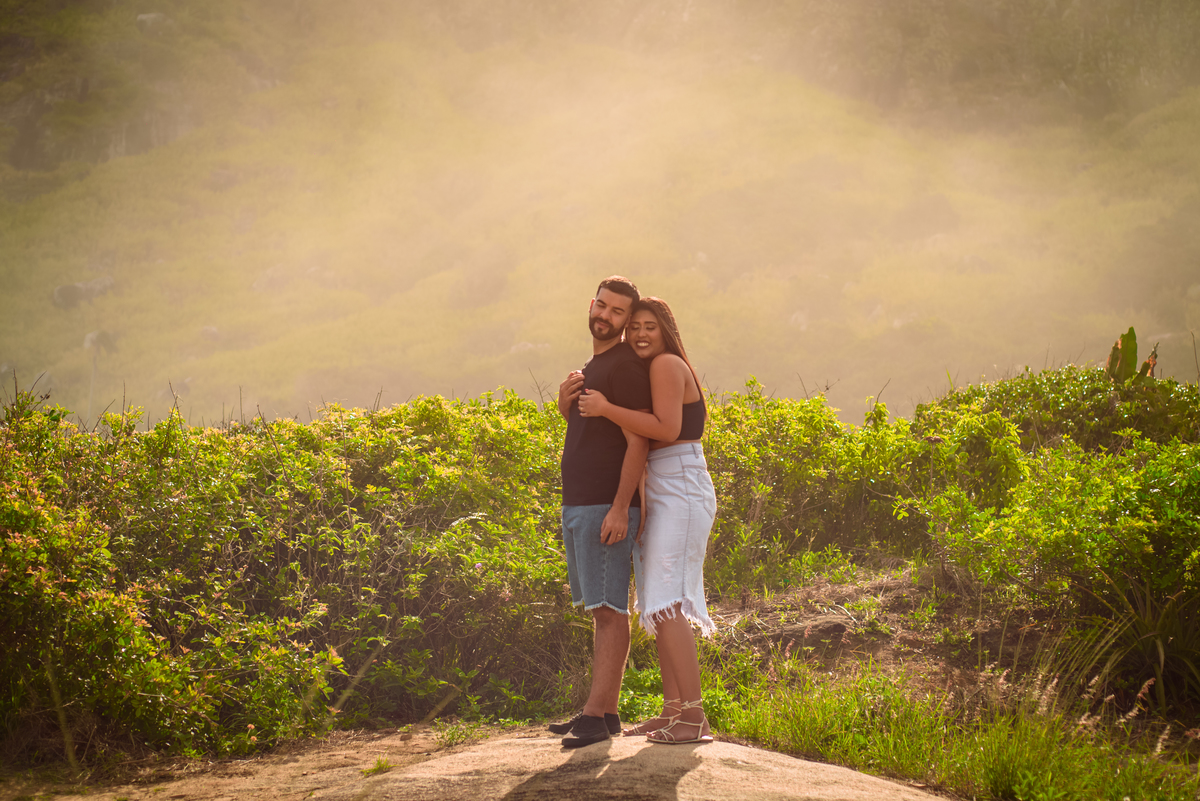 abraço apertado e feliz