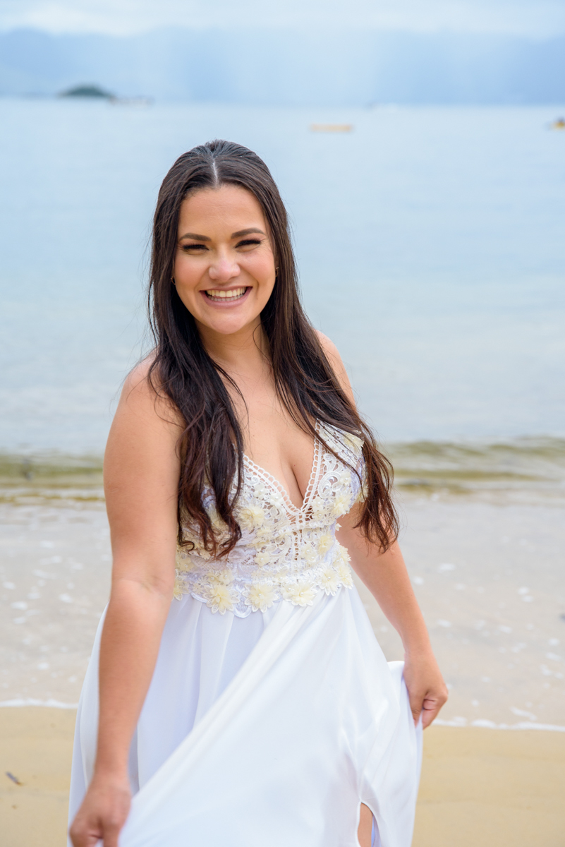 noiva na praia do canto ilha grande