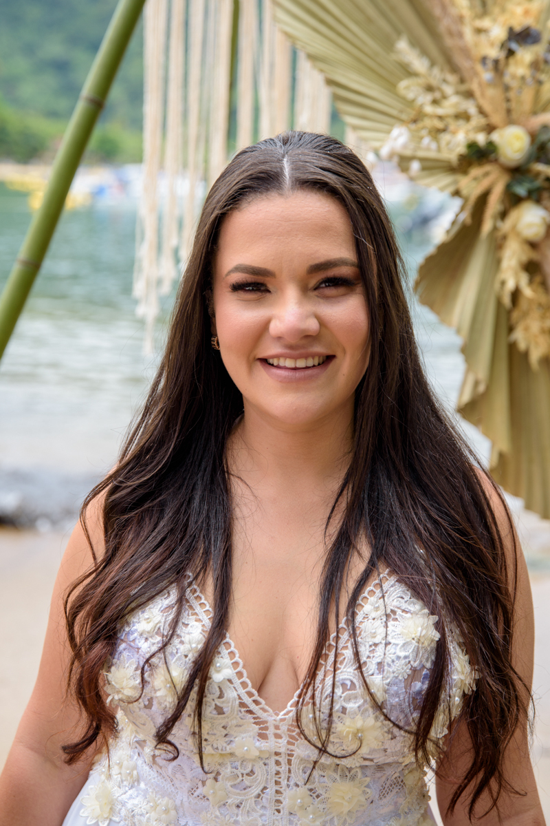 noiva linda na praia