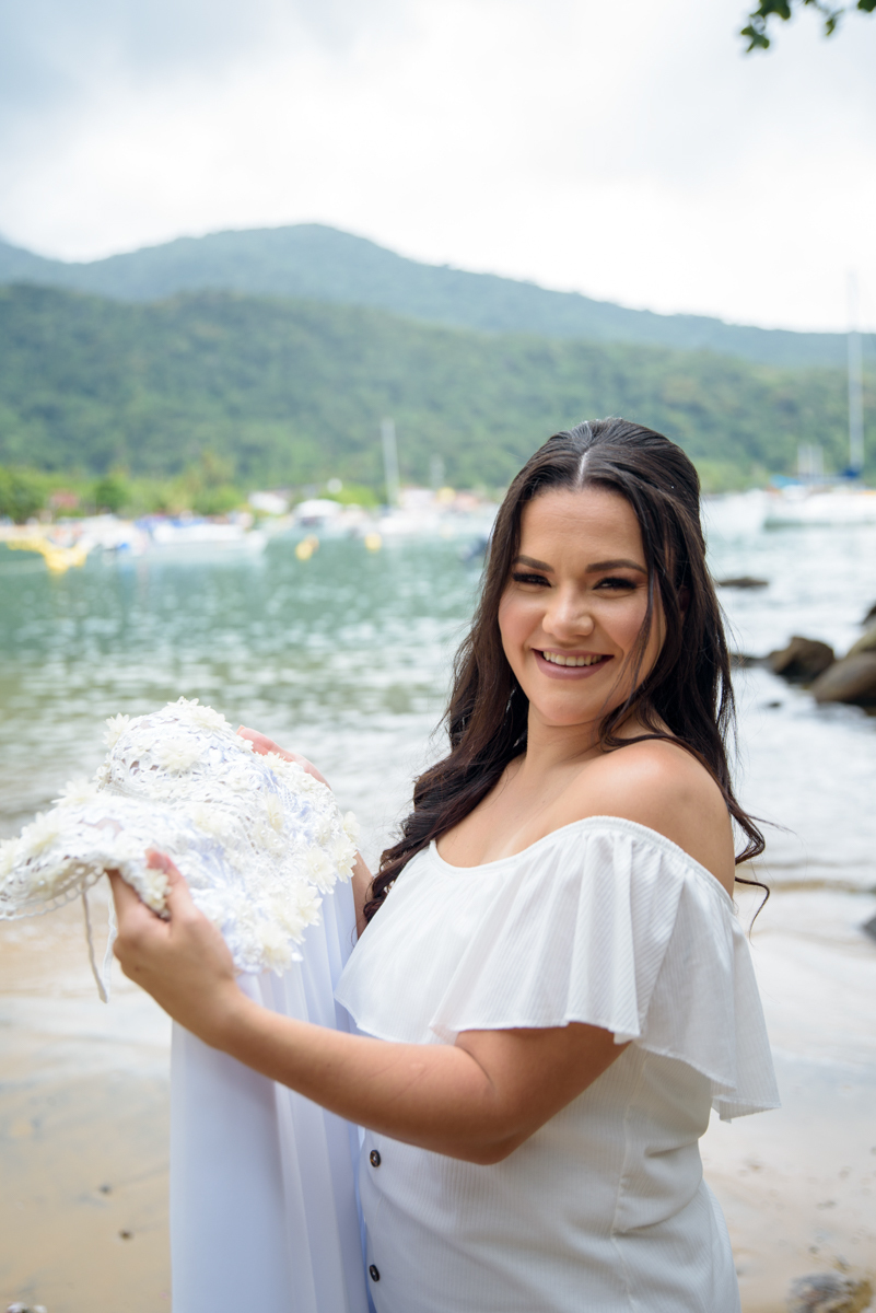 noiva feliz com o seu vestido dos sonhos