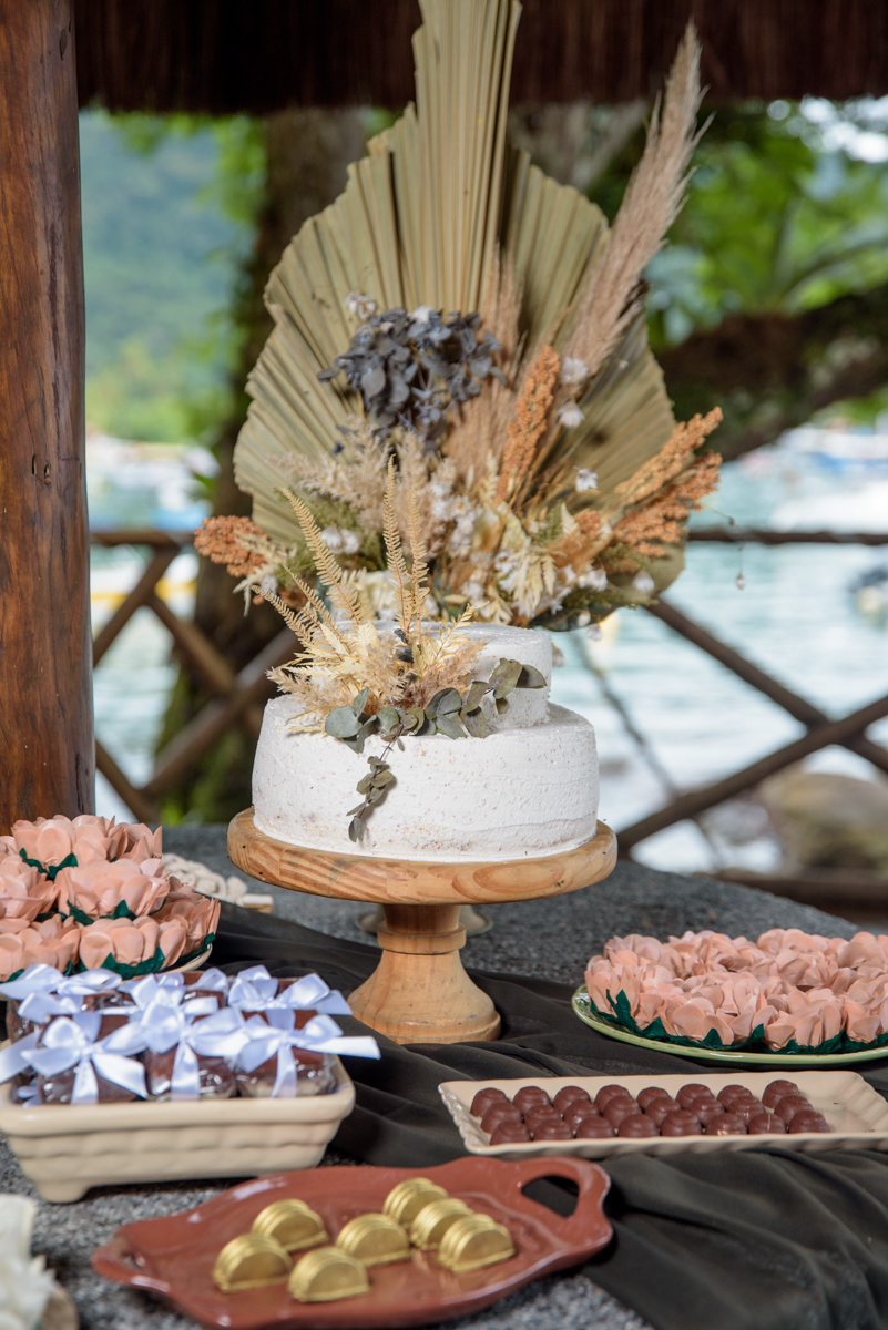 bolo com decoração seca