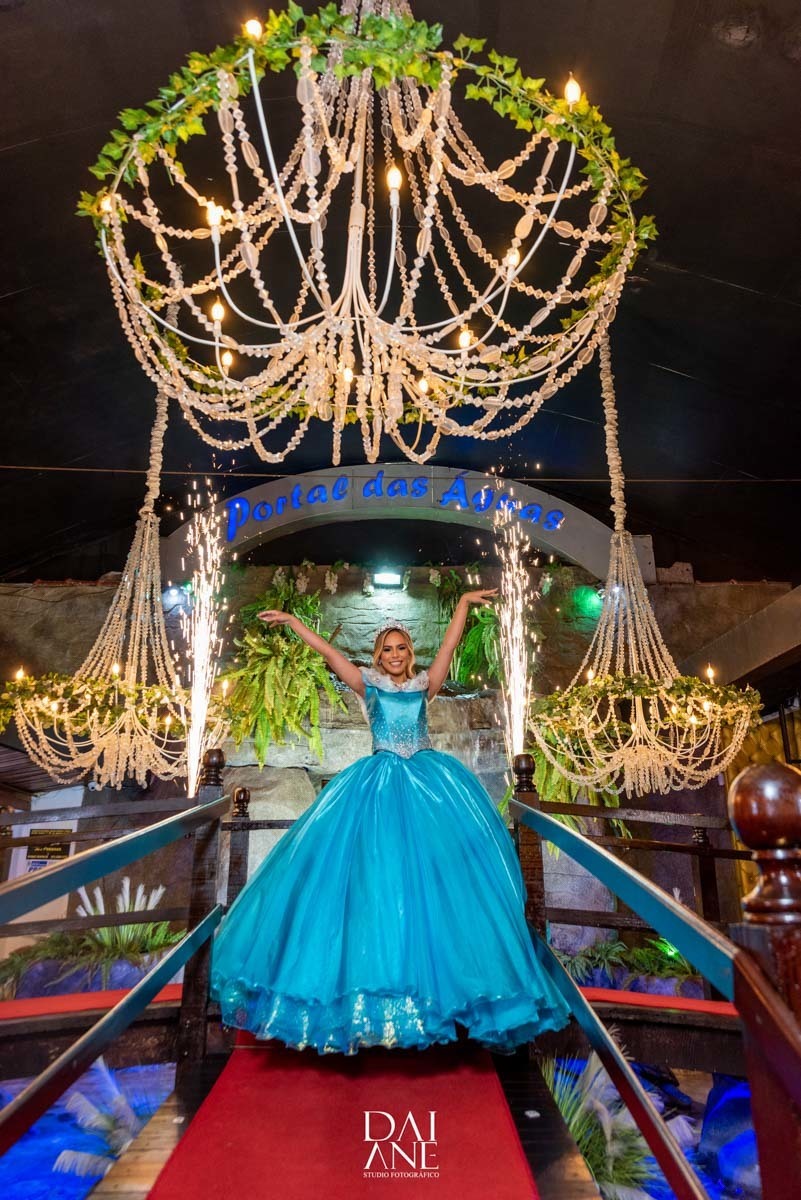 fogos indoor na entrada da debutante