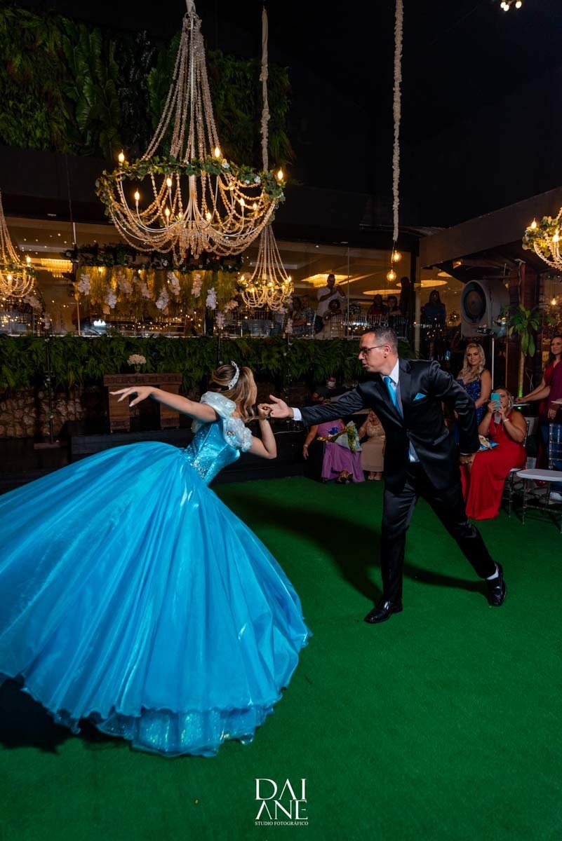 vestido lindo e temático 