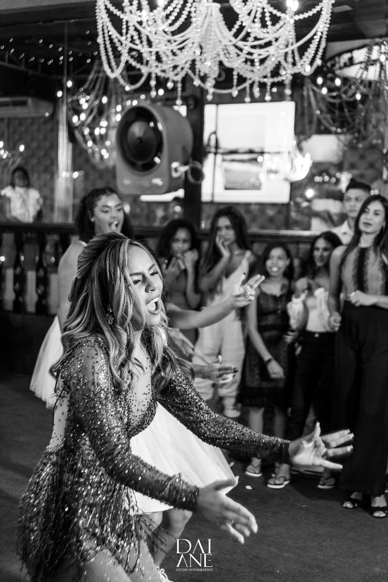 debutante na pista de dança