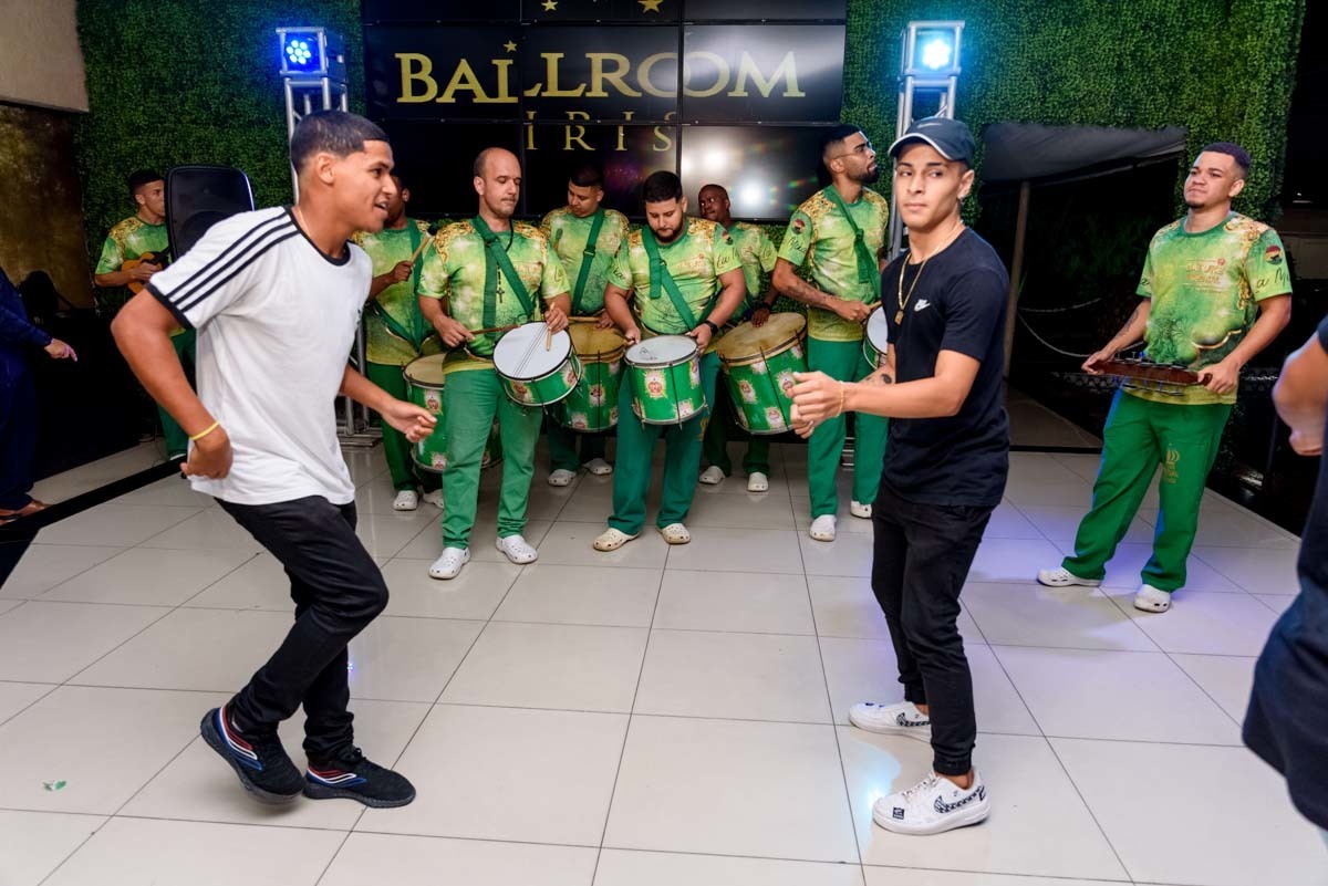 escola de samba na festa de 15 anos