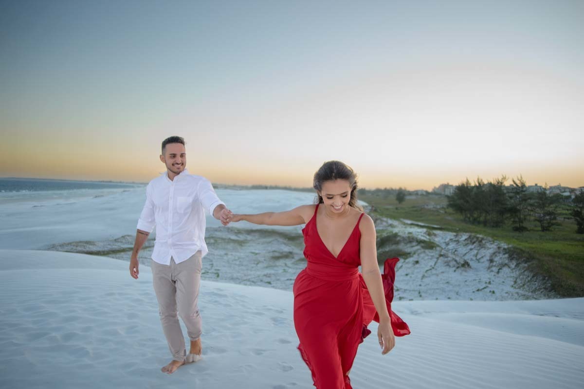 ensaio de casal no pôr do sol