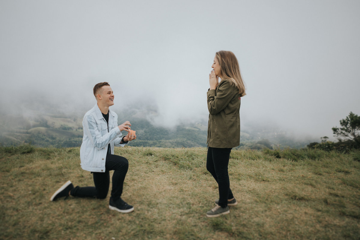 pedido de casamento, casamento, noivos, noiva, anel de noivado, aliança, pedido, wedding, pré-wedding, aliança de noivado, montanha, ensaio fotográfico, pedido na montanha
