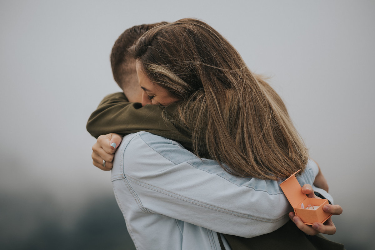 pedido de casamento, casamento, noivos, noiva, anel de noivado, aliança, pedido, wedding, pré-wedding, aliança de noivado, montanha, ensaio fotográfico, pedido na montanha