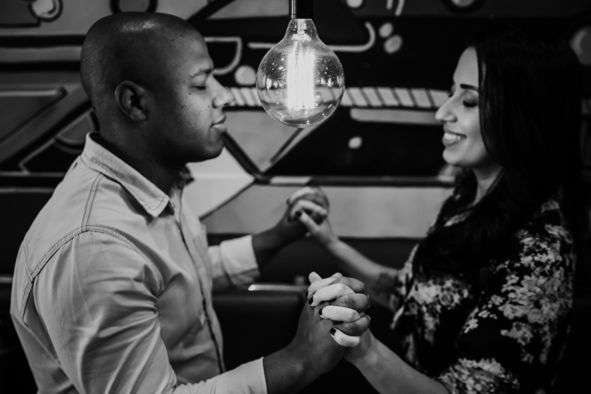 pré-wedding, ensaio fotográfico, fotos de casal, ensaio de casal, fotos em hamburgueria, casamento, one burger, ensaio fotográfico original, ensaio de casal criativo