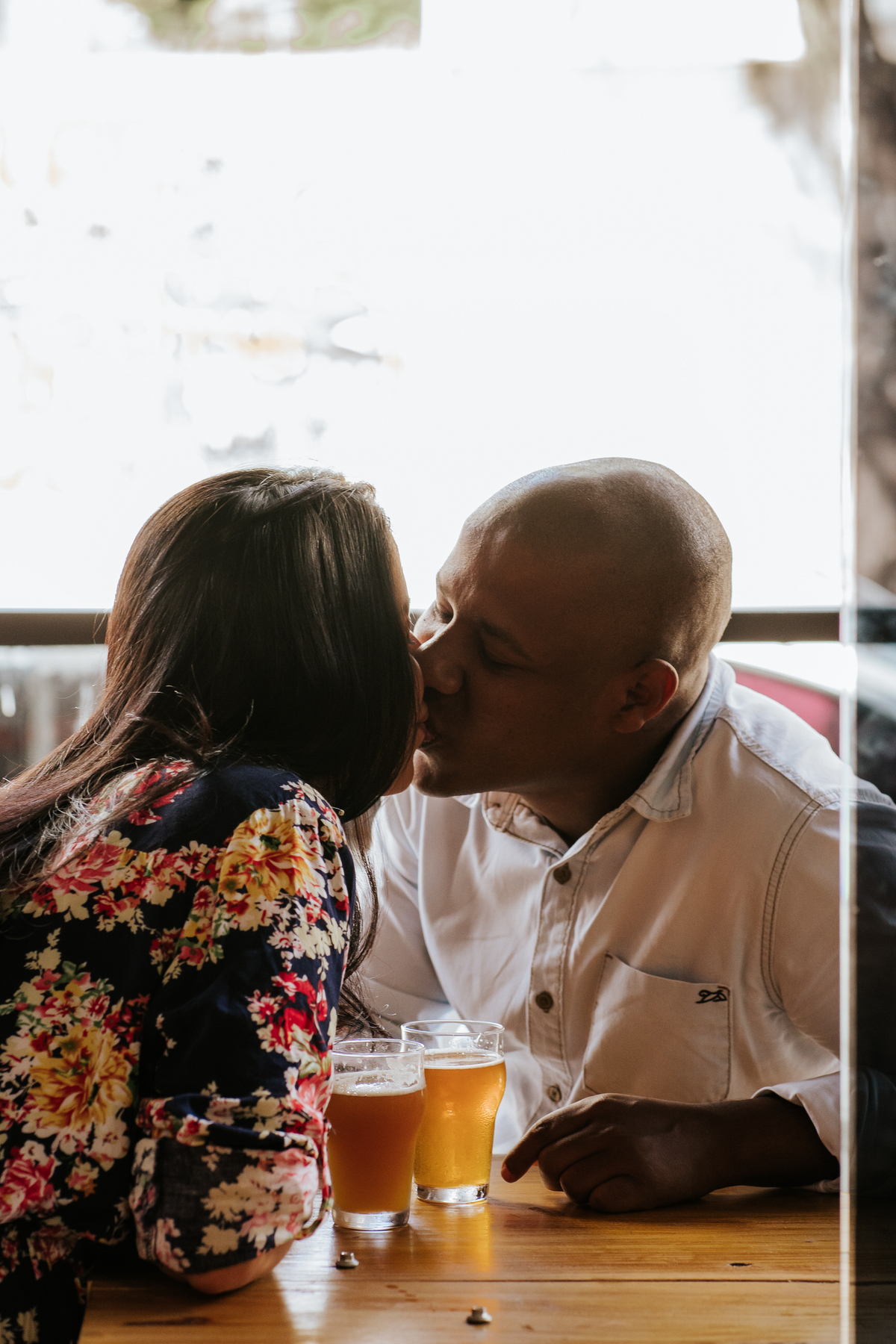 pré-wedding, ensaio fotográfico, fotos de casal, ensaio de casal, fotos em hamburgueria, casamento, one burger, ensaio fotográfico original, ensaio de casal criativo