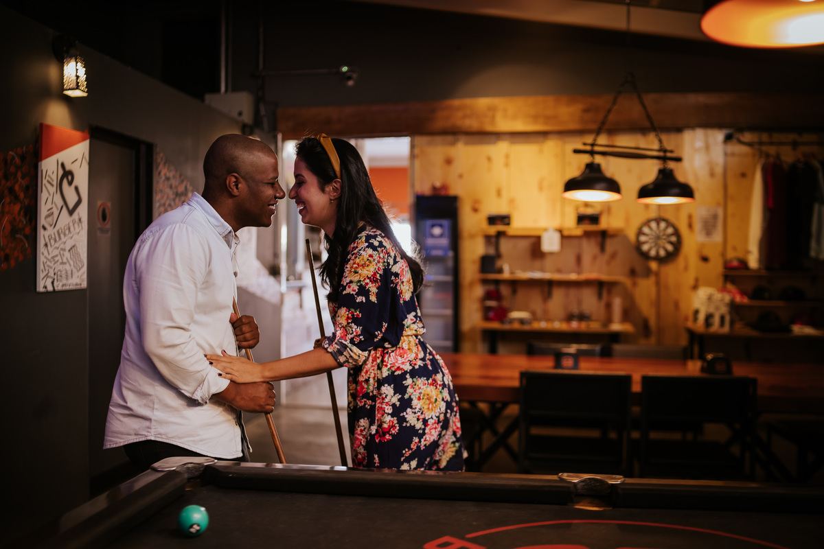 pré-wedding, ensaio fotográfico, fotos de casal, ensaio de casal, fotos em hamburgueria, casamento, one burger, ensaio fotográfico original, ensaio de casal criativo