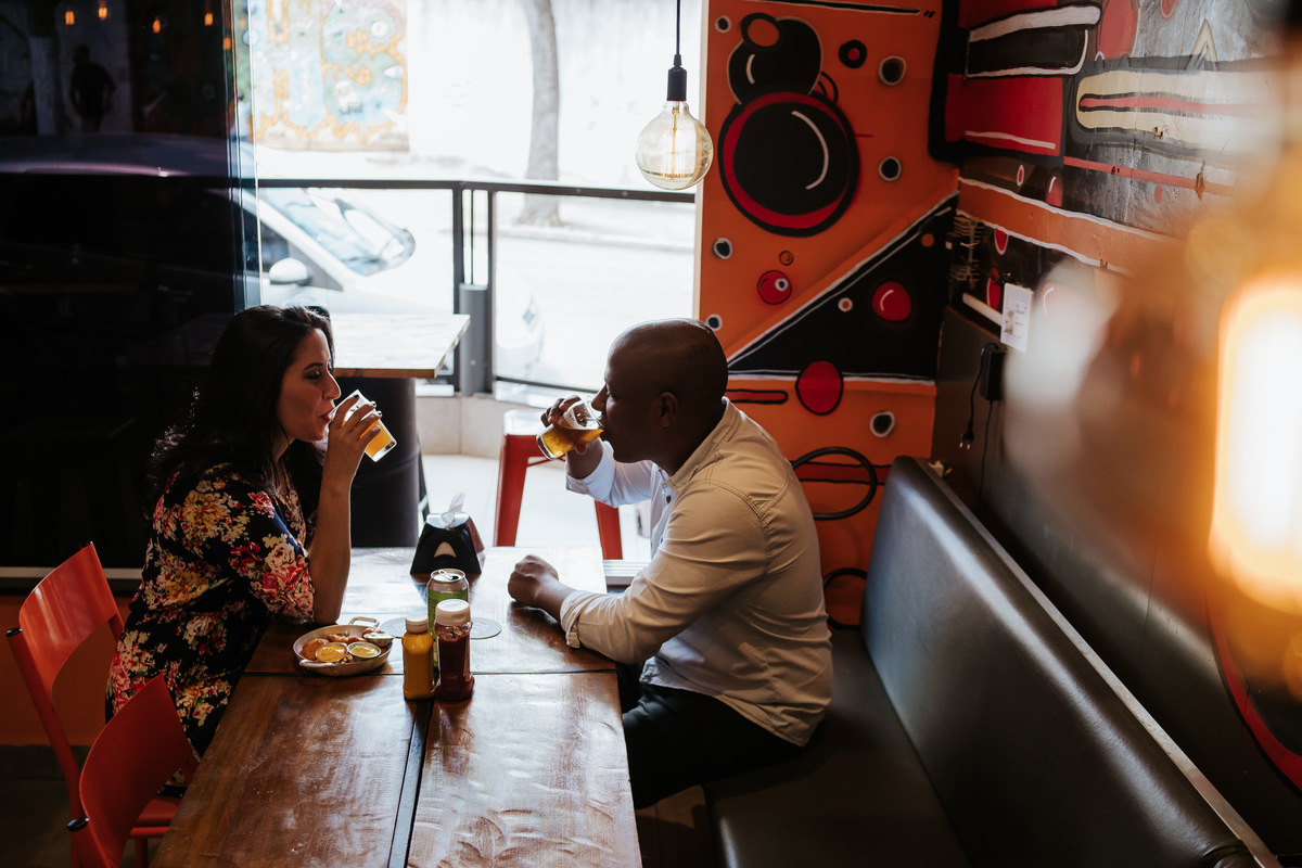 pré-wedding, ensaio fotográfico, fotos de casal, ensaio de casal, fotos em hamburgueria, casamento, one burger, ensaio fotográfico original, ensaio de casal criativo