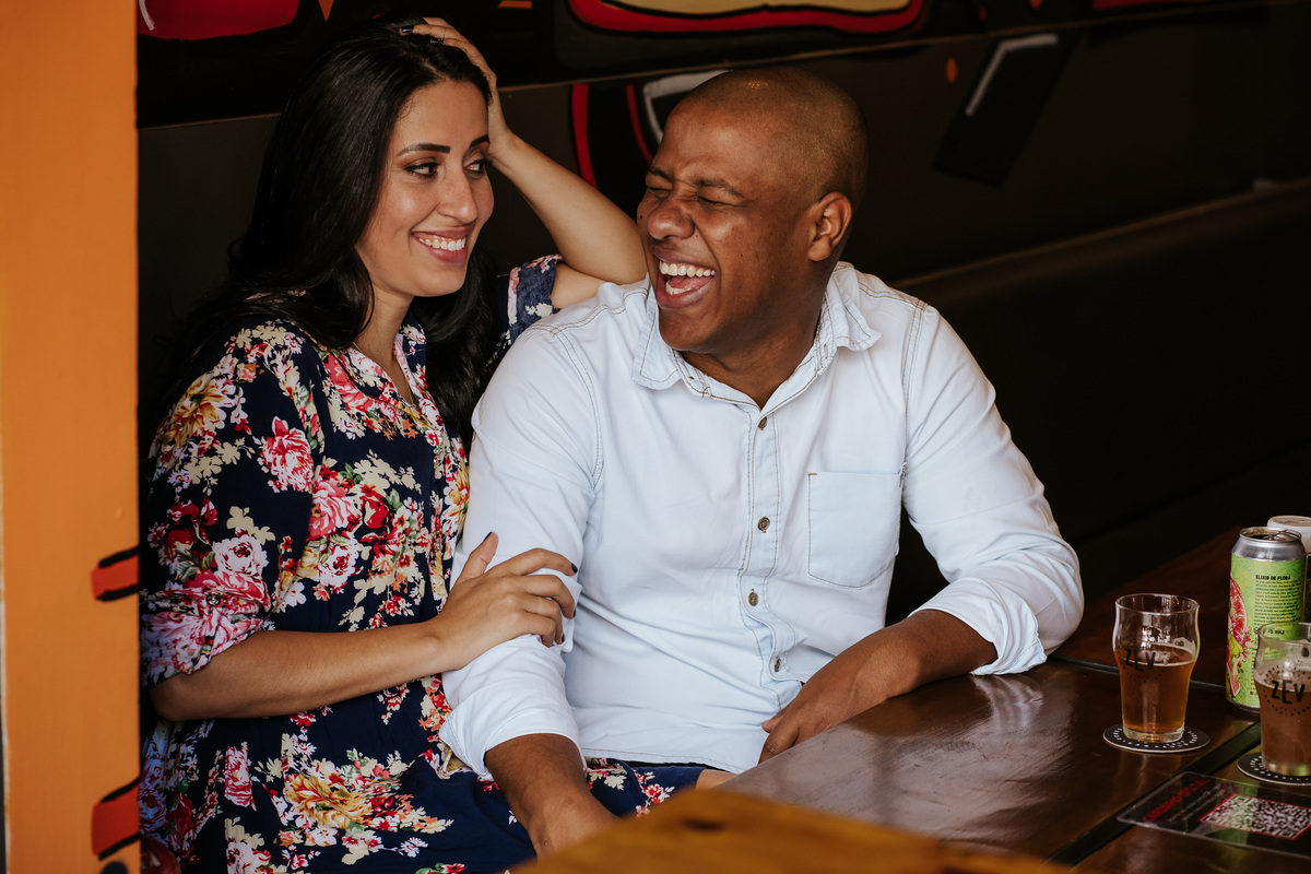 pré-wedding, ensaio fotográfico, fotos de casal, ensaio de casal, fotos em hamburgueria, casamento, one burger, ensaio fotográfico original, ensaio de casal criativo