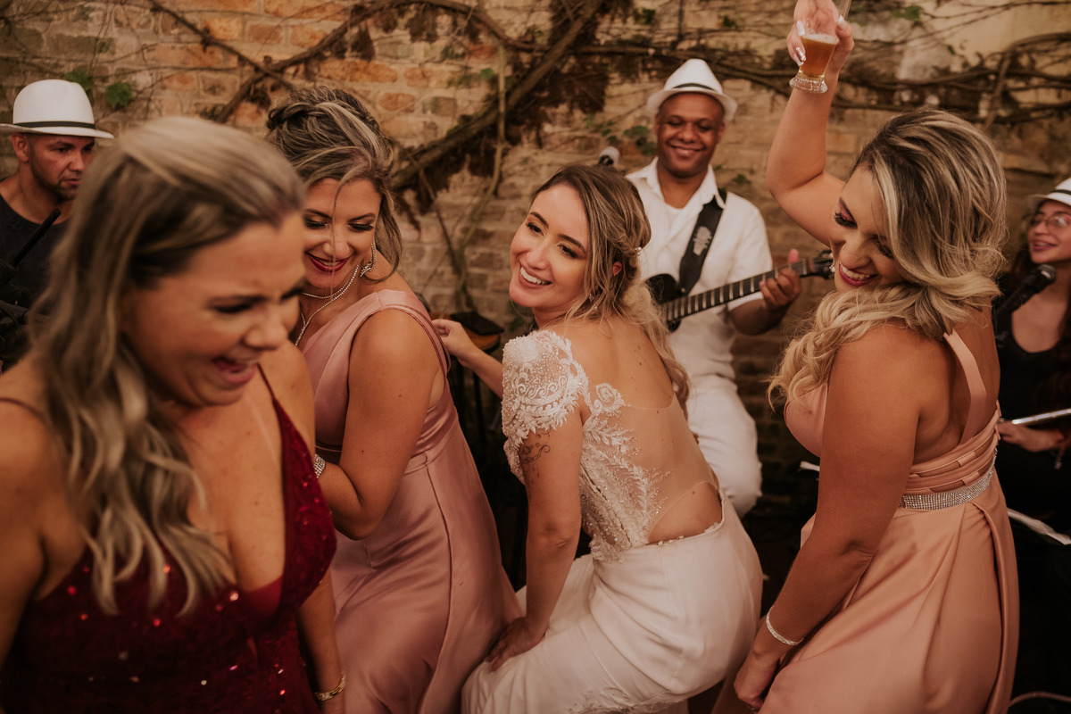 casa quena, mini wedding, casamento, wedding, noiva, dia da noiva, bride, vestido de noiva, maquiagem de noiva, wedding dress, cerimônia de casamento, dia do noivo, casamento moderno, amigos do noiva, madrinhas, padrinhos,wedding dress