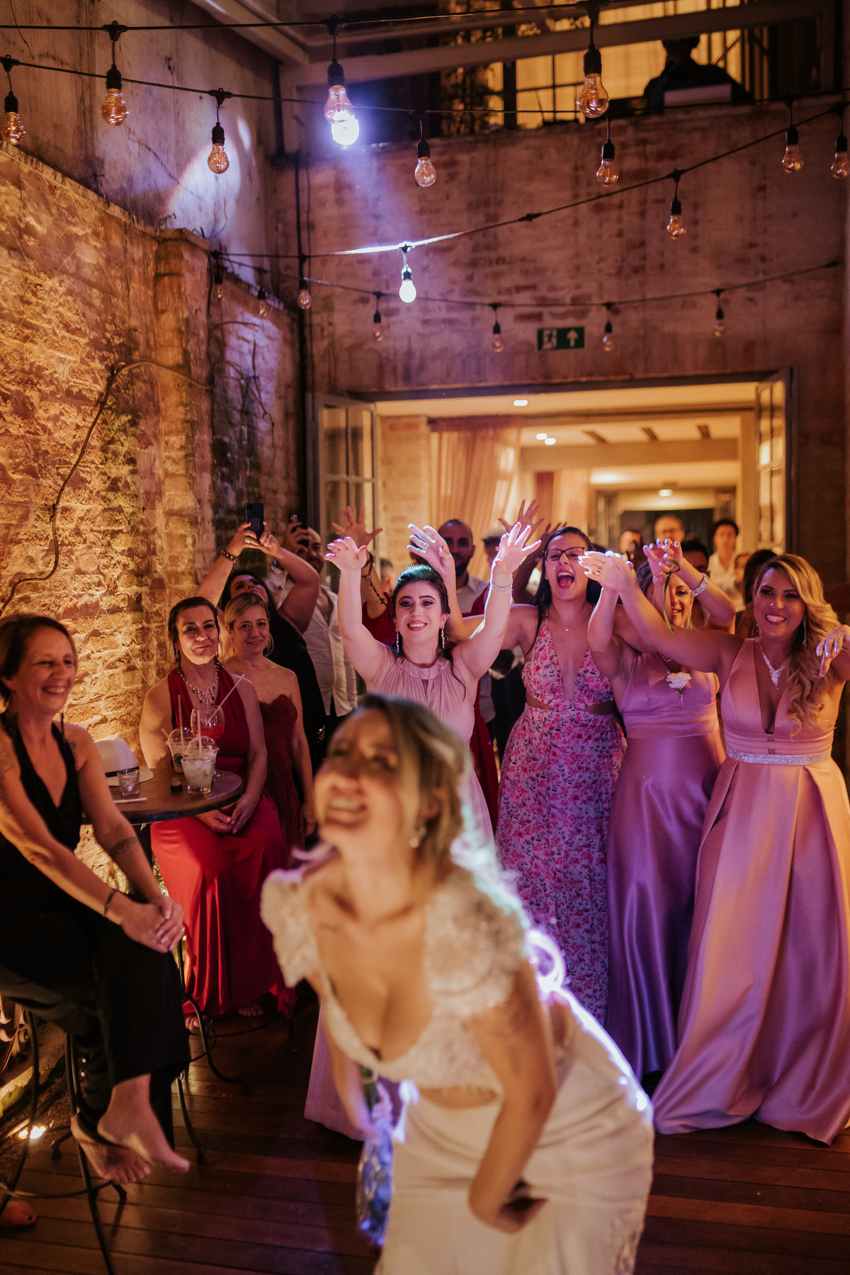 casa quena, mini wedding, casamento, wedding, noiva, dia da noiva, bride, vestido de noiva, maquiagem de noiva, wedding dress, cerimônia de casamento, dia do noivo, casamento moderno, amigos do noiva, madrinhas, padrinhos,wedding dress