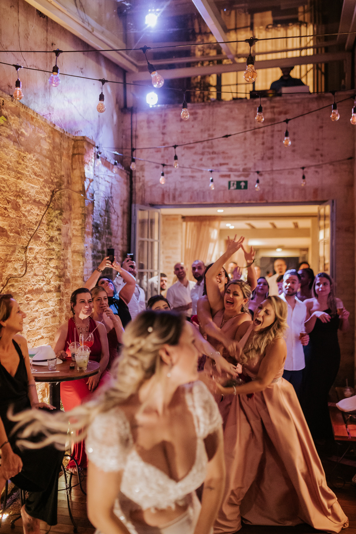 casa quena, mini wedding, casamento, wedding, noiva, dia da noiva, bride, vestido de noiva, maquiagem de noiva, wedding dress, cerimônia de casamento, dia do noivo, casamento moderno, amigos do noiva, madrinhas, padrinhos,wedding dress