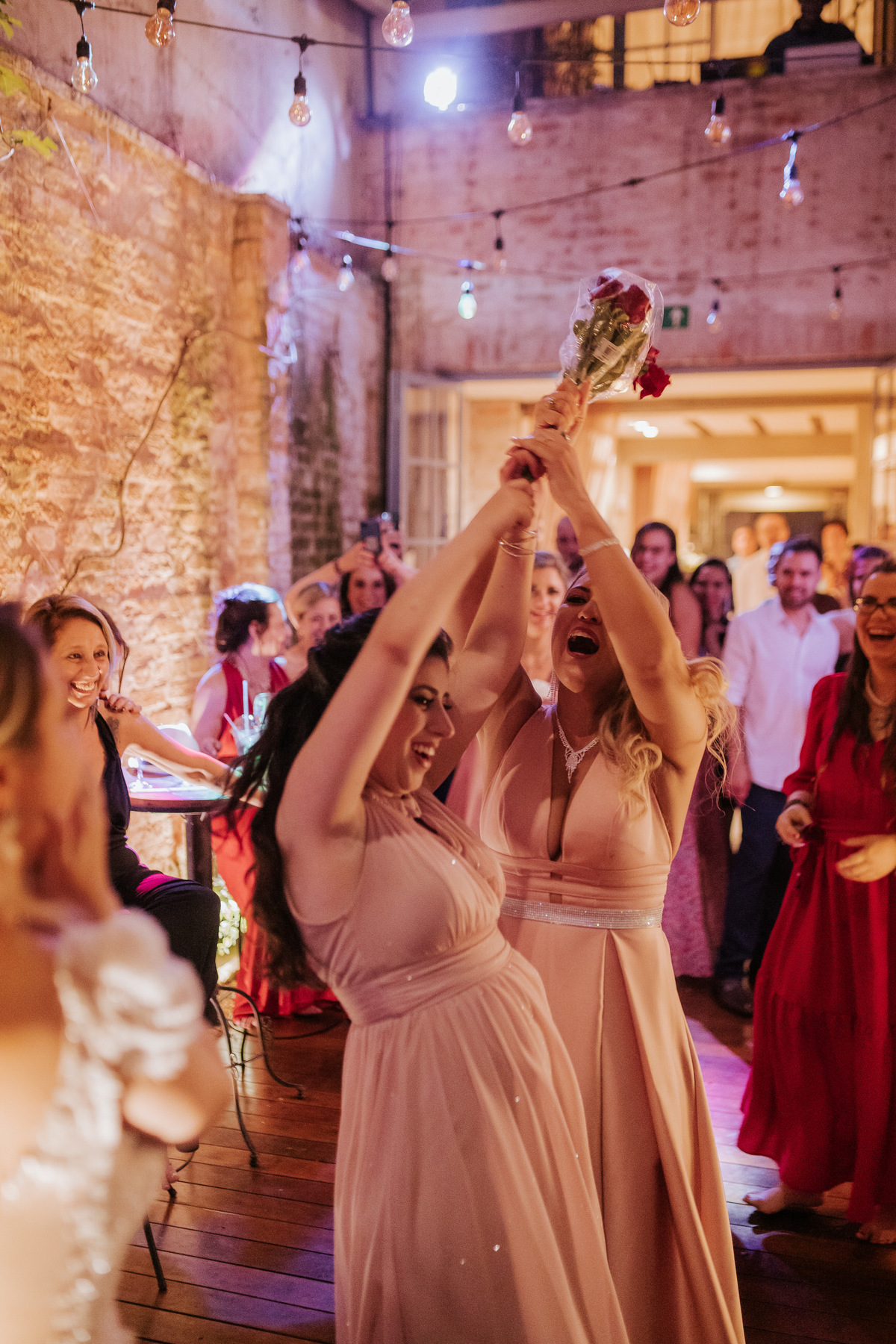 casa quena, mini wedding, casamento, wedding, noiva, dia da noiva, bride, vestido de noiva, maquiagem de noiva, wedding dress, cerimônia de casamento, dia do noivo, casamento moderno, amigos do noiva, madrinhas, padrinhos,wedding dress