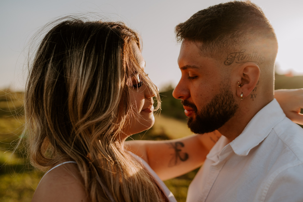 prewedding, wedding, elopement wedding, elopement, ensaio fotográfico, ensaio de foto, ensaio de casal, ensaio fotografico casal, foto de casal, morro do capuava, ensaio externo, foto de casal na montanha, ensaio fotografico casal morro do capuava