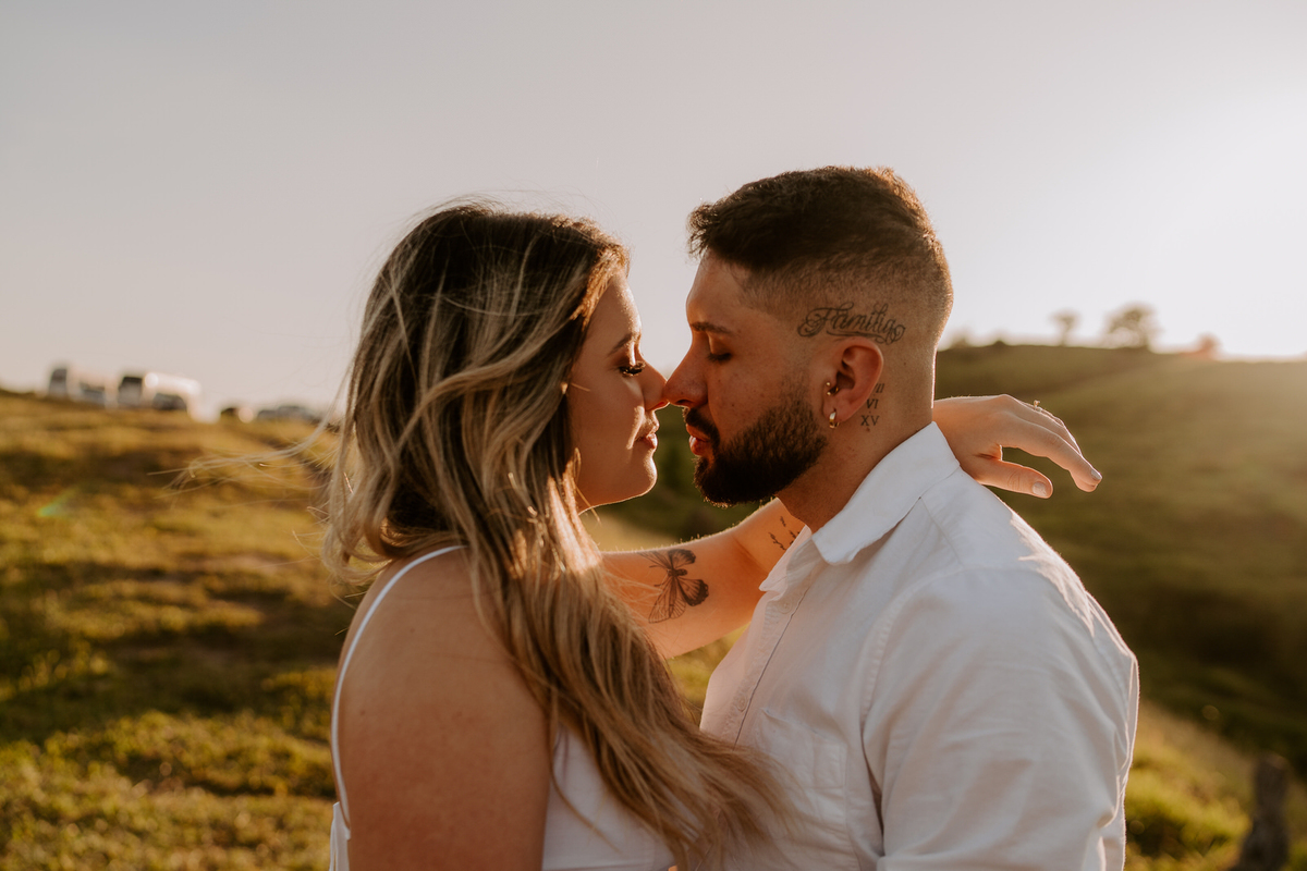prewedding, wedding, elopement wedding, elopement, ensaio fotográfico, ensaio de foto, ensaio de casal, ensaio fotografico casal, foto de casal, morro do capuava, ensaio externo, foto de casal na montanha, ensaio fotografico casal morro do capuava
