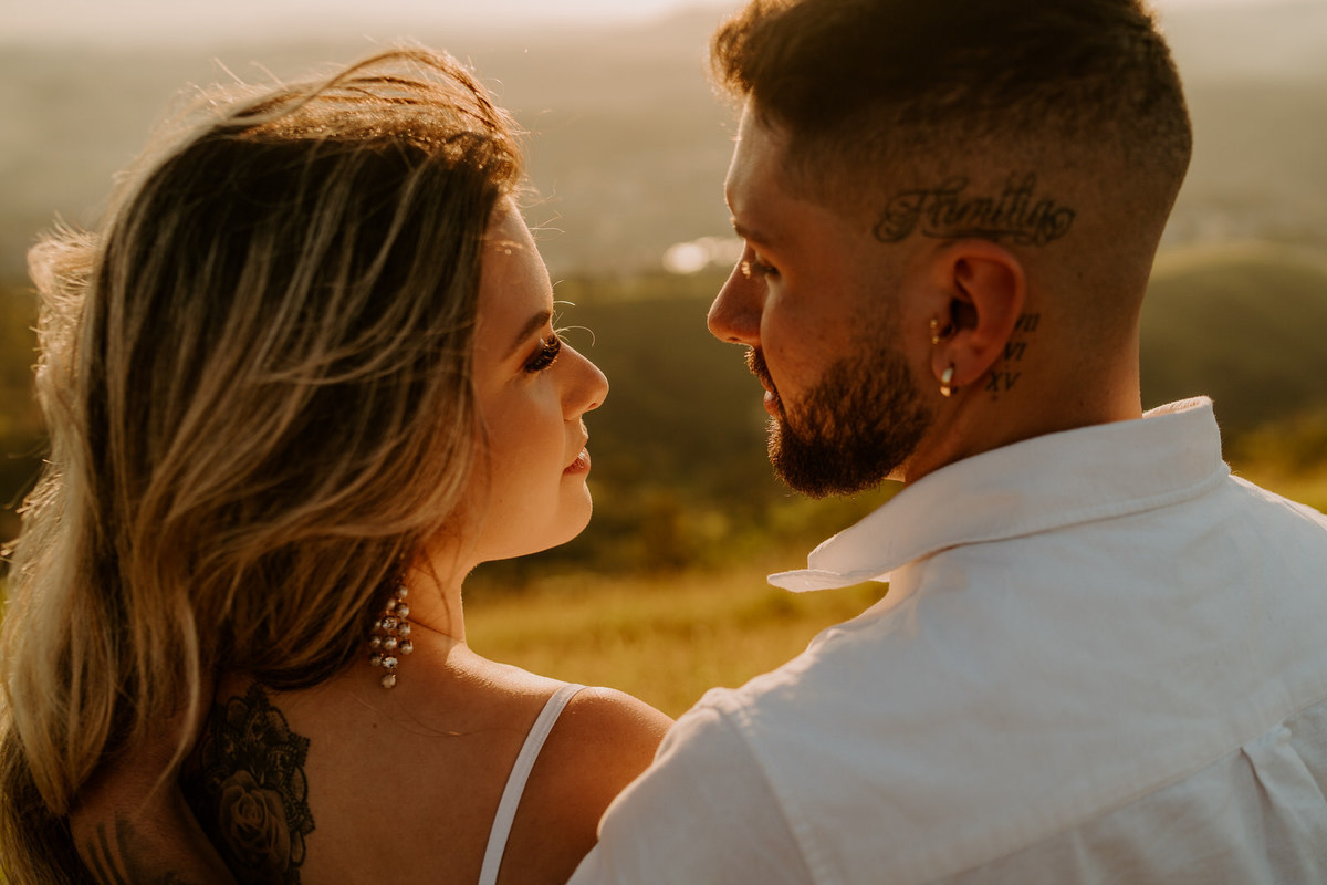 prewedding, wedding, elopement wedding, elopement, ensaio fotográfico, ensaio de foto, ensaio de casal, ensaio fotografico casal, foto de casal, morro do capuava, ensaio externo, foto de casal na montanha, ensaio fotografico casal morro do capuava