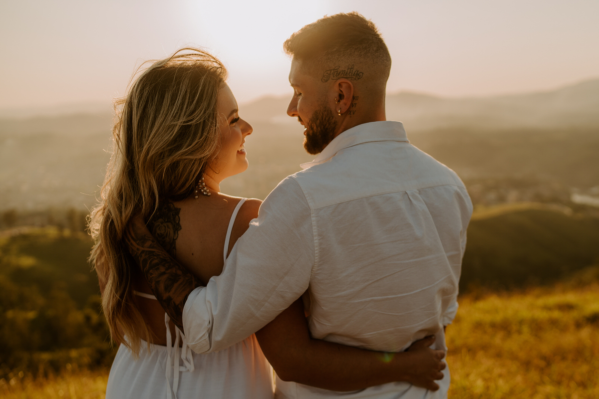 prewedding, wedding, elopement wedding, elopement, ensaio fotográfico, ensaio de foto, ensaio de casal, ensaio fotografico casal, foto de casal, morro do capuava, ensaio externo, foto de casal na montanha, ensaio fotografico casal morro do capuava