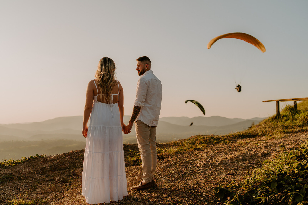prewedding, wedding, elopement wedding, elopement, ensaio fotográfico, ensaio de foto, ensaio de casal, ensaio fotografico casal, foto de casal, morro do capuava, ensaio externo, foto de casal na montanha, ensaio fotografico casal morro do capuava