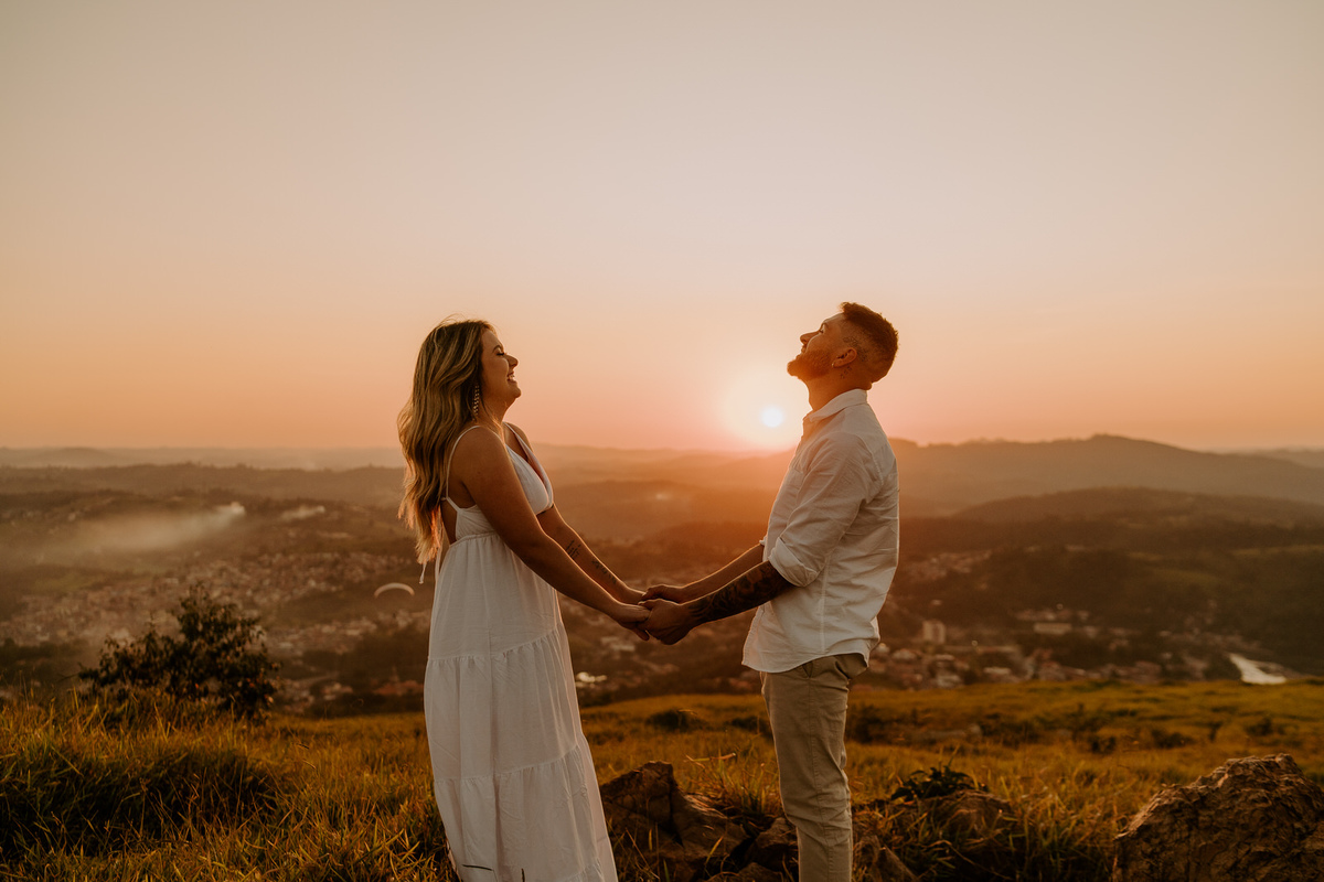 prewedding, wedding, elopement wedding, elopement, ensaio fotográfico, ensaio de foto, ensaio de casal, ensaio fotografico casal, foto de casal, morro do capuava, ensaio externo, foto de casal na montanha, ensaio fotografico casal morro do capuava