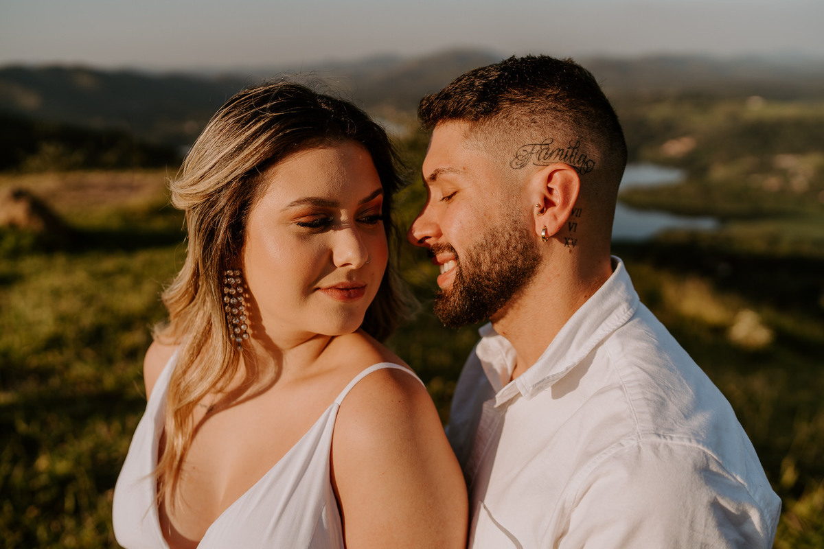 prewedding, wedding, elopement wedding, elopement, ensaio fotográfico, ensaio de foto, ensaio de casal, ensaio fotografico casal, foto de casal, morro do capuava, ensaio externo, foto de casal na montanha, ensaio fotografico casal morro do capuava