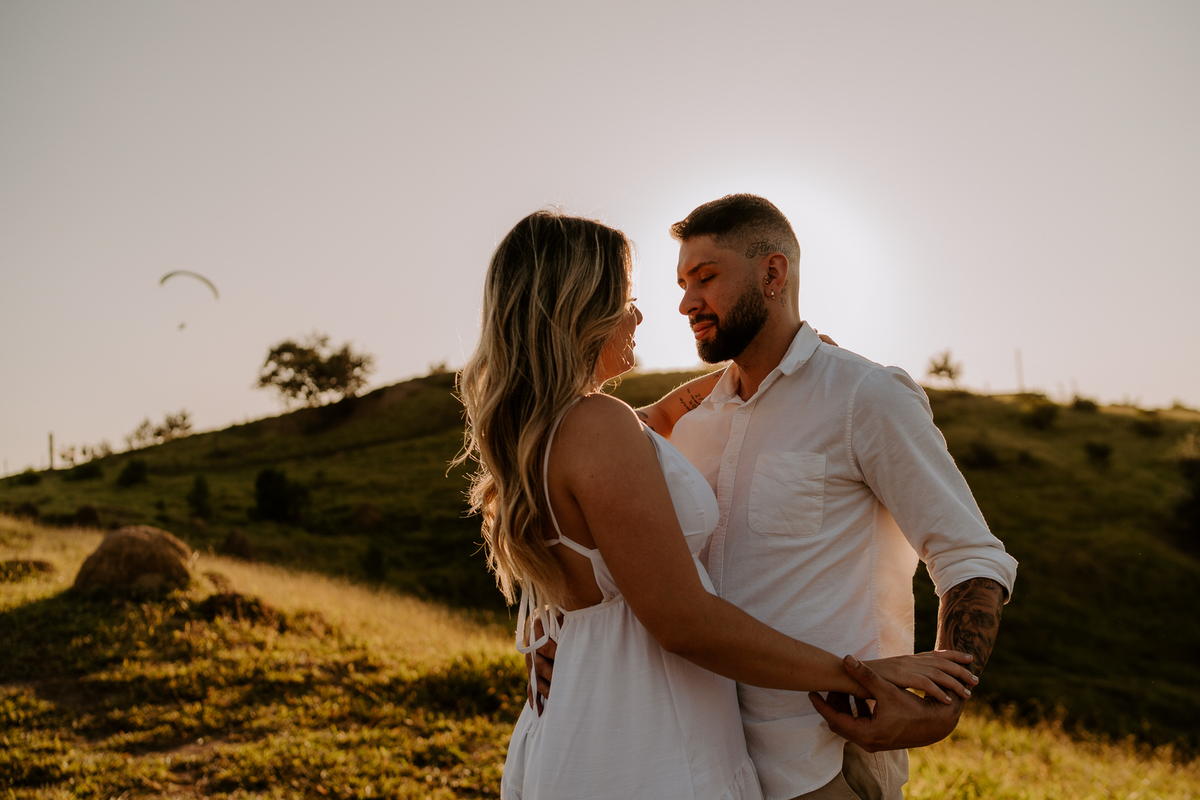prewedding, wedding, elopement wedding, elopement, ensaio fotográfico, ensaio de foto, ensaio de casal, ensaio fotografico casal, foto de casal, morro do capuava, ensaio externo, foto de casal na montanha, ensaio fotografico casal morro do capuava