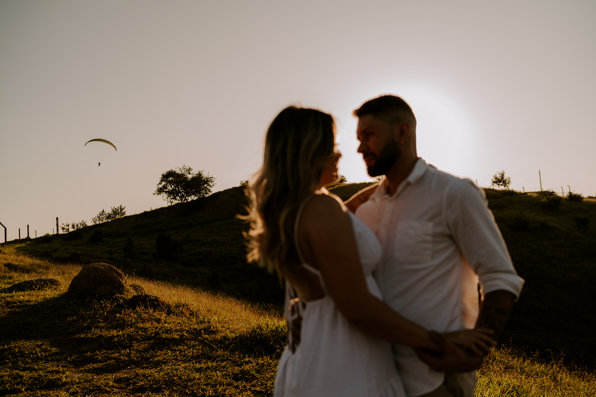 prewedding, wedding, elopement wedding, elopement, ensaio fotográfico, ensaio de foto, ensaio de casal, ensaio fotografico casal, foto de casal, morro do capuava, ensaio externo, foto de casal na montanha, ensaio fotografico casal morro do capuava