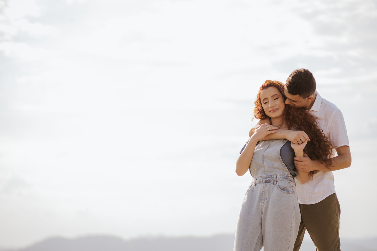 prewedding, wedding, elopement wedding, ensaio fotográfico, ensaio de foto, ensaio de casal, ensaio fotografico casal, foto de casal, morro do capuava, ensaio externo, foto de casal na montanha, ensaio fotografico casal morro do capuava