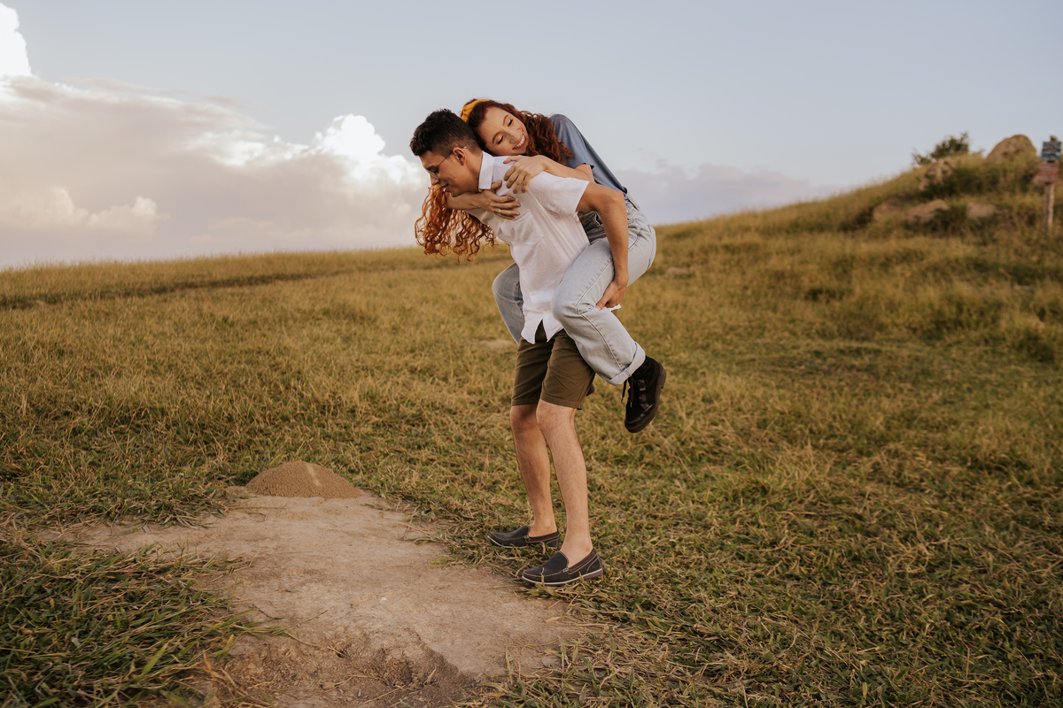 prewedding, wedding, elopement wedding, ensaio fotográfico, ensaio de foto, ensaio de casal, ensaio fotografico casal, foto de casal, morro do capuava, ensaio externo, foto de casal na montanha, ensaio fotografico casal morro do capuava