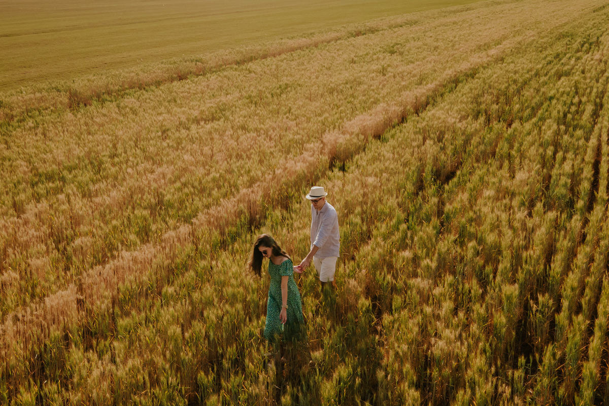 pré-wedding, wedding, ensaio fotográfico, ensaio de foto, ensaio de casal, ensaio fotográfico casal, foto de casal, ensaio externo, ensaio fotográfico em holambra, pré-wedding em holambra, holambra