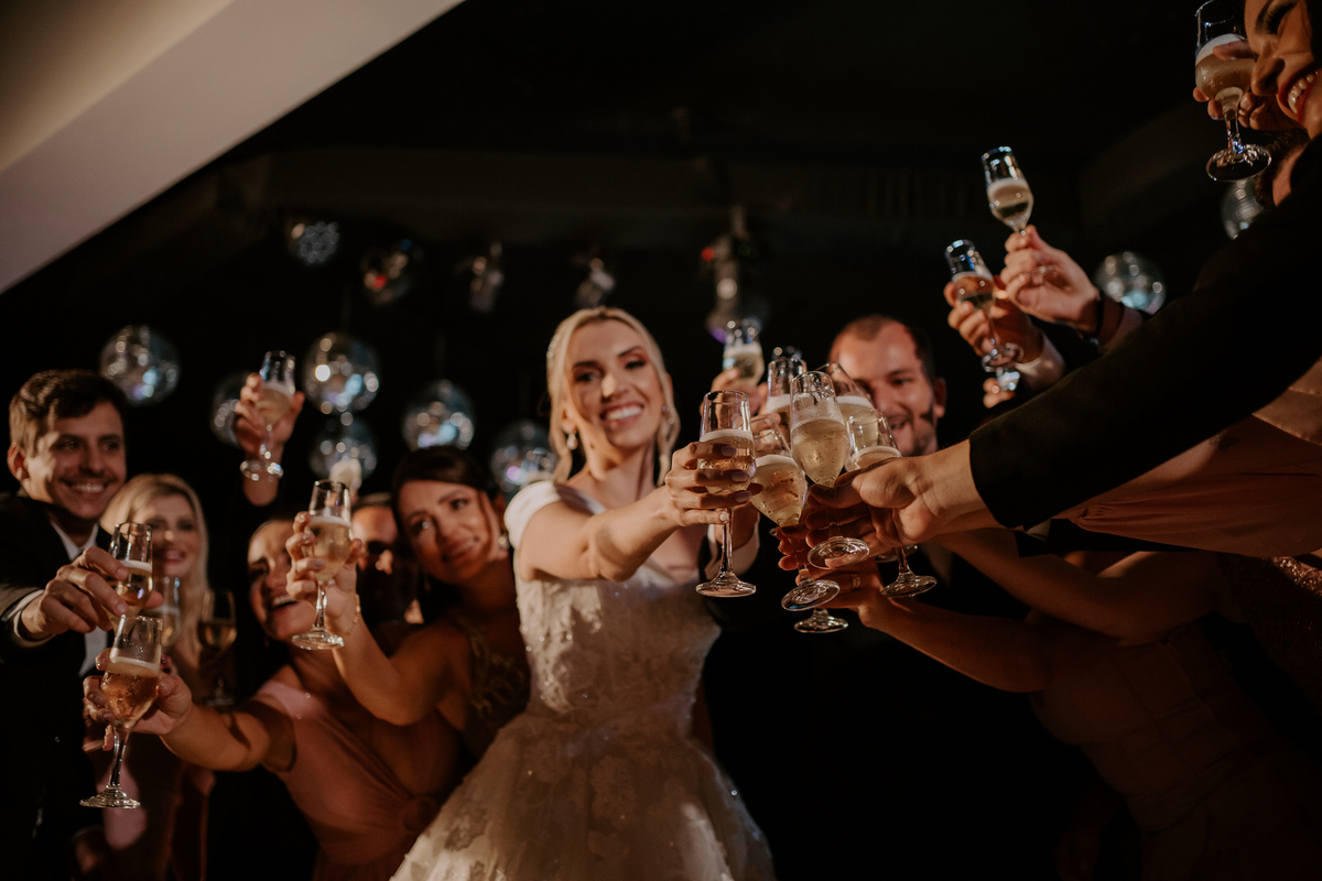 casamento, wedding, noiva, dia da noiva, bride, vestido de noiva, maquiagem de noiva, wedding dress, cerimônia de casamento, dia do noivo, madrinhas, padrinhos, wedding dress, making of, villa lyon, balada de casamento