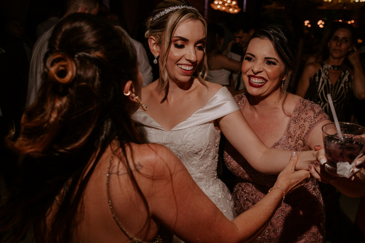 casamento, wedding, noiva, dia da noiva, bride, vestido de noiva, maquiagem de noiva, wedding dress, cerimônia de casamento, dia do noivo, madrinhas, padrinhos, wedding dress, making of, villa lyon, balada de casamento