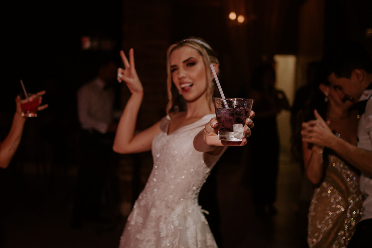 casamento, wedding, noiva, dia da noiva, bride, vestido de noiva, maquiagem de noiva, wedding dress, cerimônia de casamento, dia do noivo, madrinhas, padrinhos, wedding dress, making of, villa lyon, balada de casamento