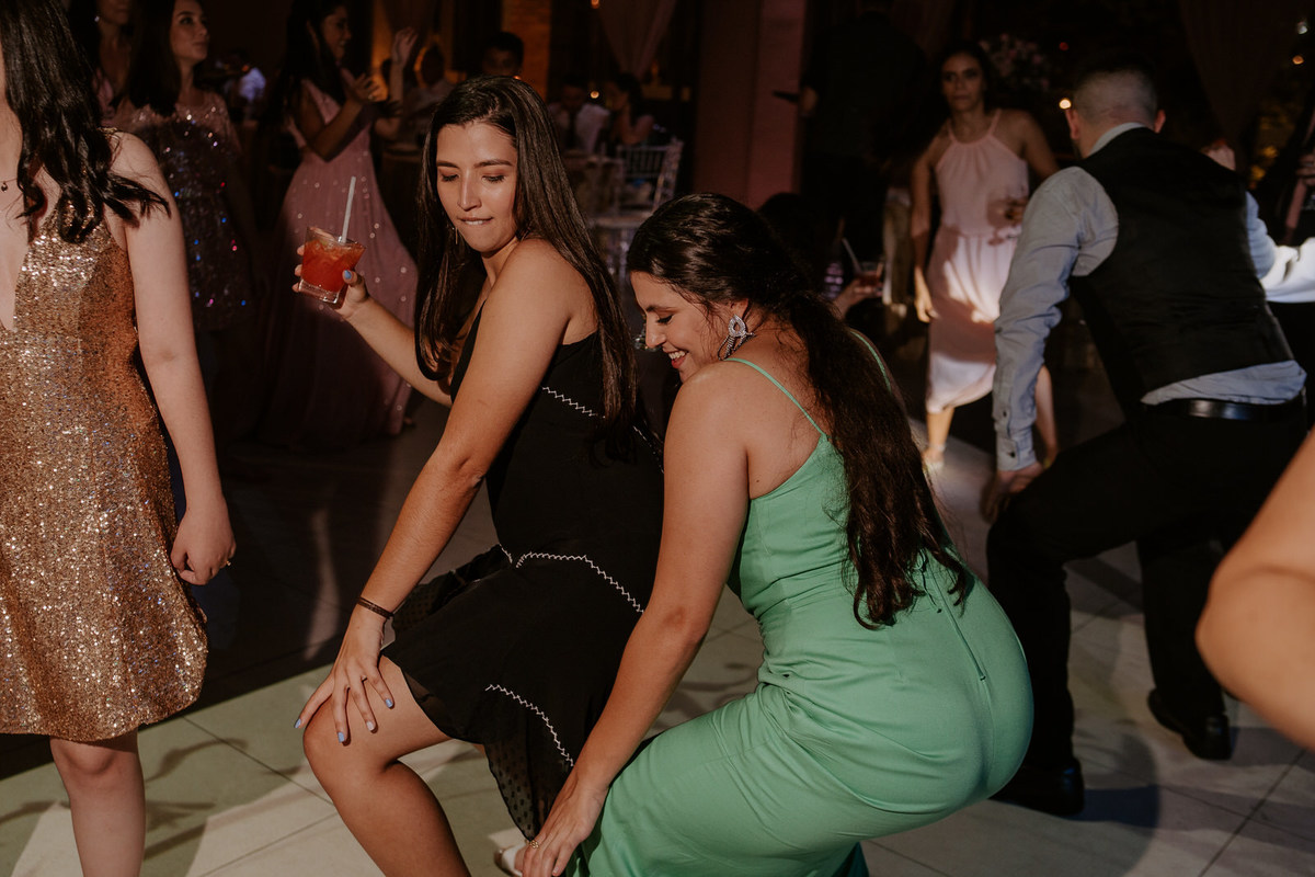 casamento, wedding, noiva, dia da noiva, bride, vestido de noiva, maquiagem de noiva, wedding dress, cerimônia de casamento, dia do noivo, madrinhas, padrinhos, wedding dress, making of, villa lyon, balada de casamento