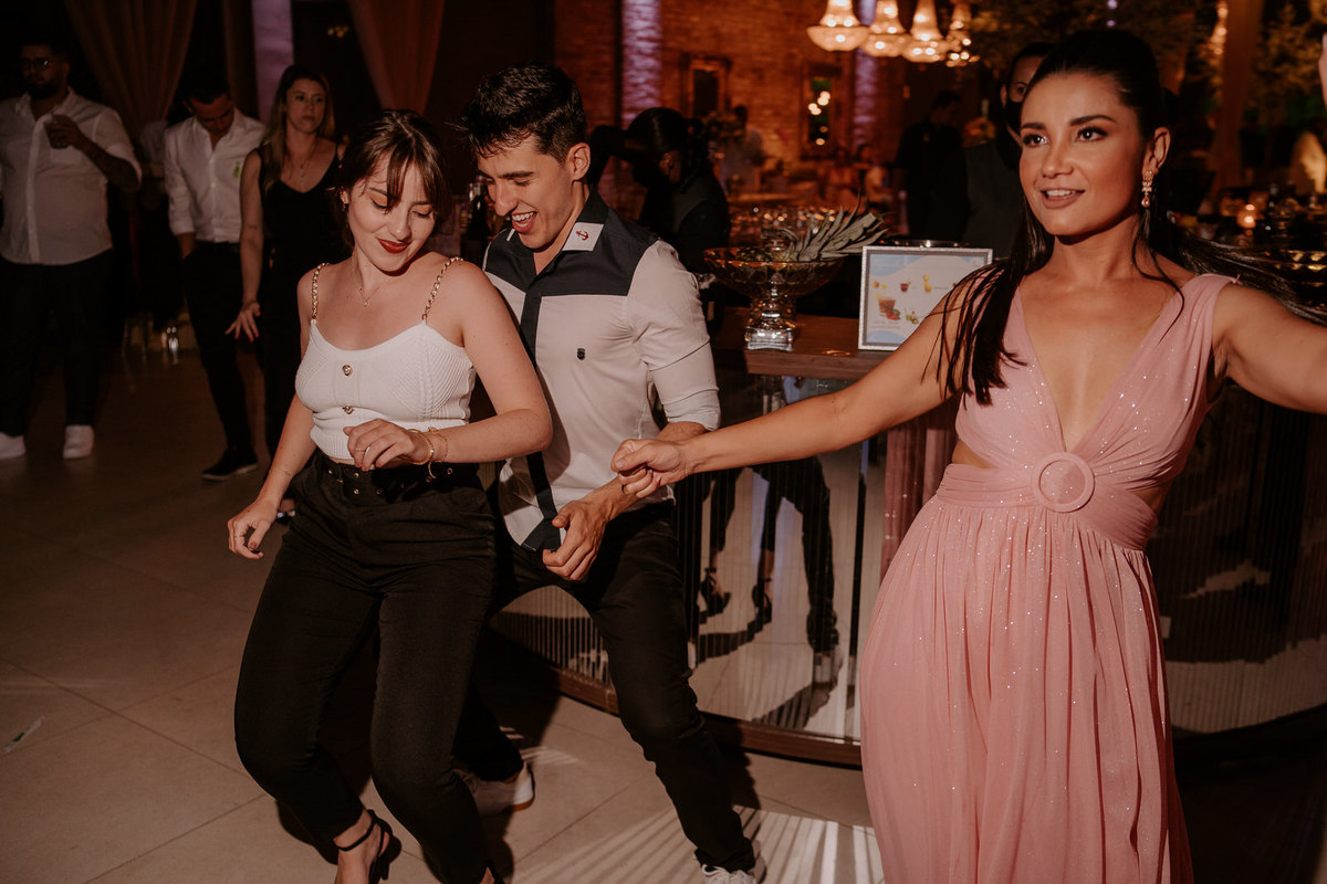 casamento, wedding, noiva, dia da noiva, bride, vestido de noiva, maquiagem de noiva, wedding dress, cerimônia de casamento, dia do noivo, madrinhas, padrinhos, wedding dress, making of, villa lyon, balada de casamento